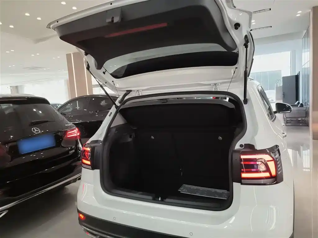 Volkswagen T-Cross 2019 1.5L Automatic Comfort Edition фото 15