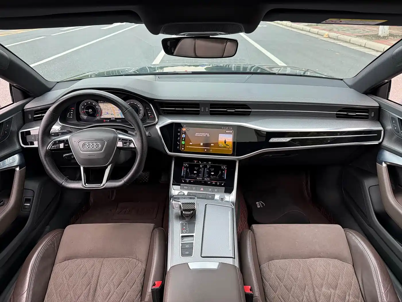 Photo 5 - Audi A7L
