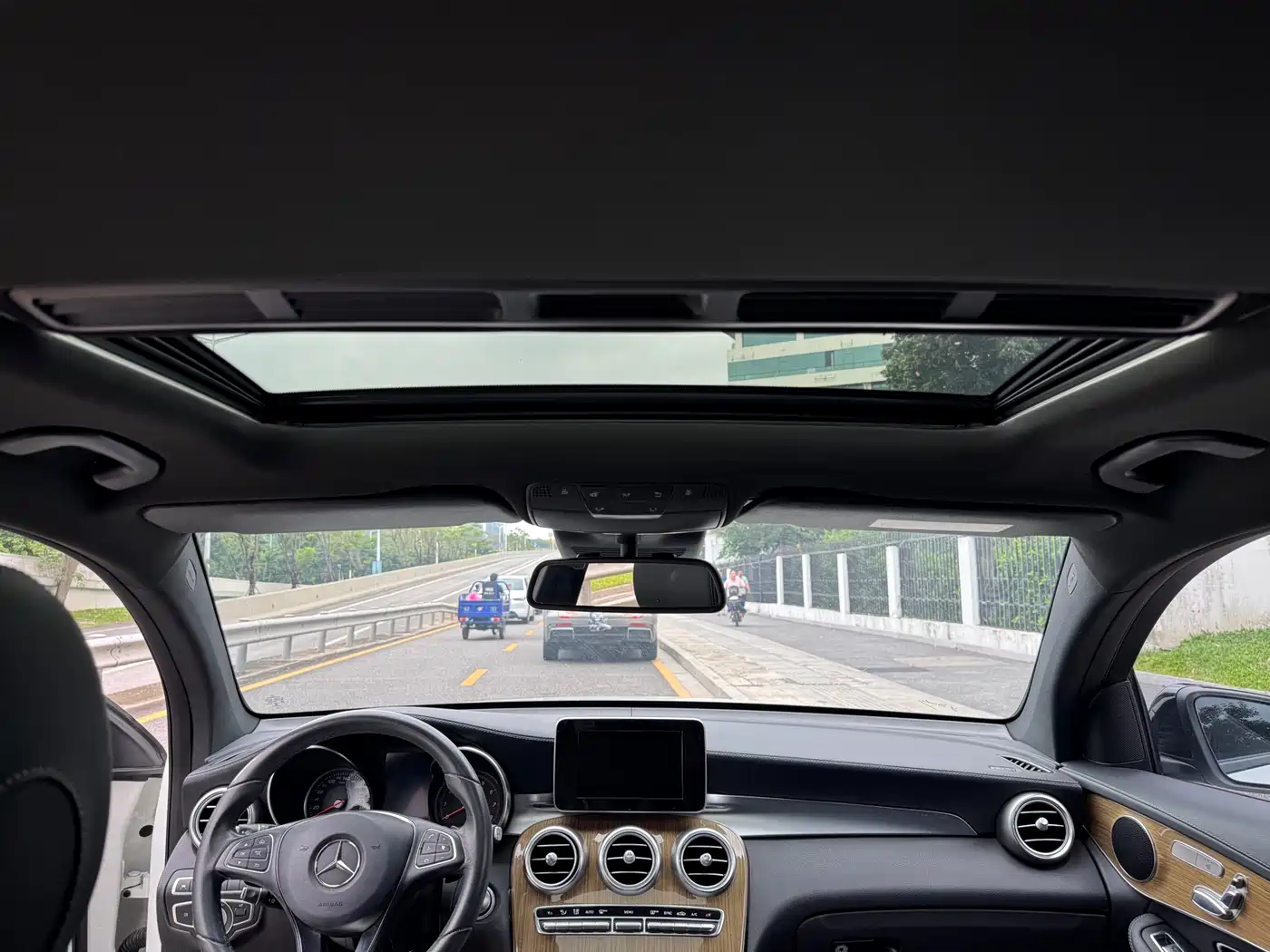 Mercedes-Benz GLC Coupe 2017 GLC 260 4MATIC Coupe SUV фото 13