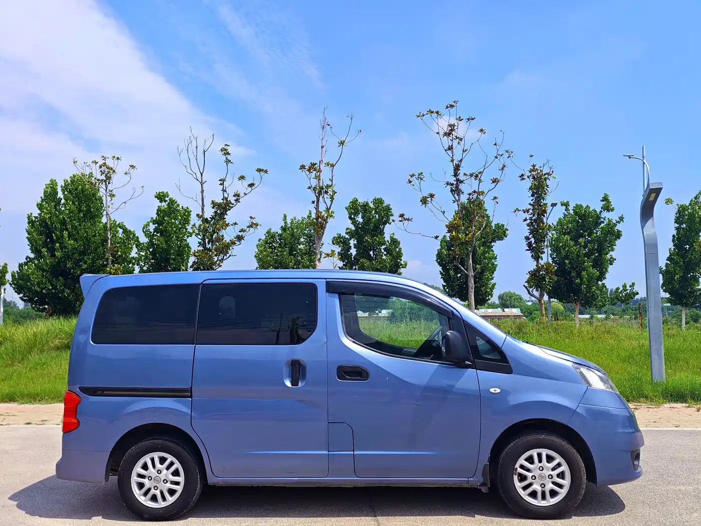 Nissan NV200 2013 2013 1.6L Premium (China IV)