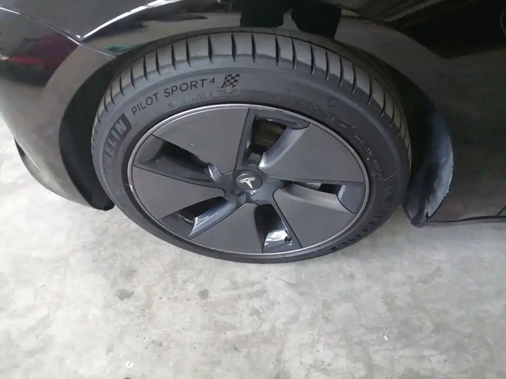 Фото 23 - Tesla Model 3