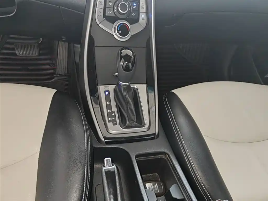 Hyundai Langdong 2016 1.6L Automatic Premium Edition фото 14