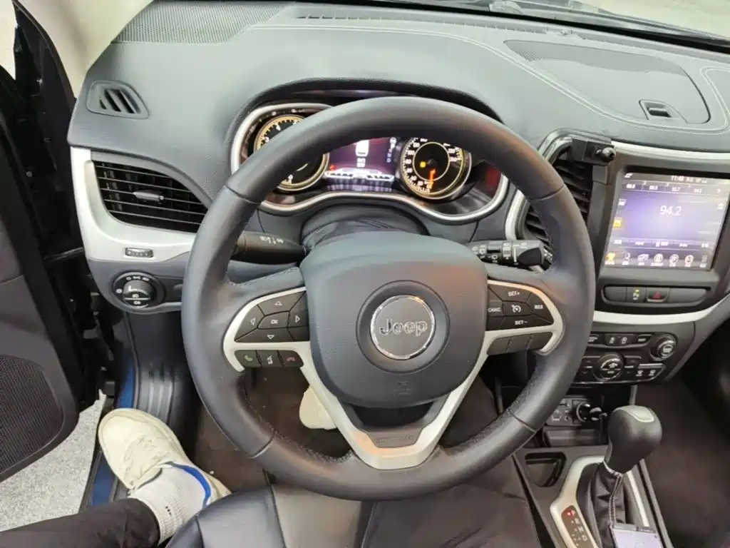 Jeep Cherokee 2020 2020 2.0L 2WD Classic Sport Edition
