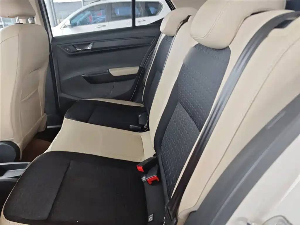 Škoda Fabia 2015 1.6L Automatic Innovation Edition фото 13
