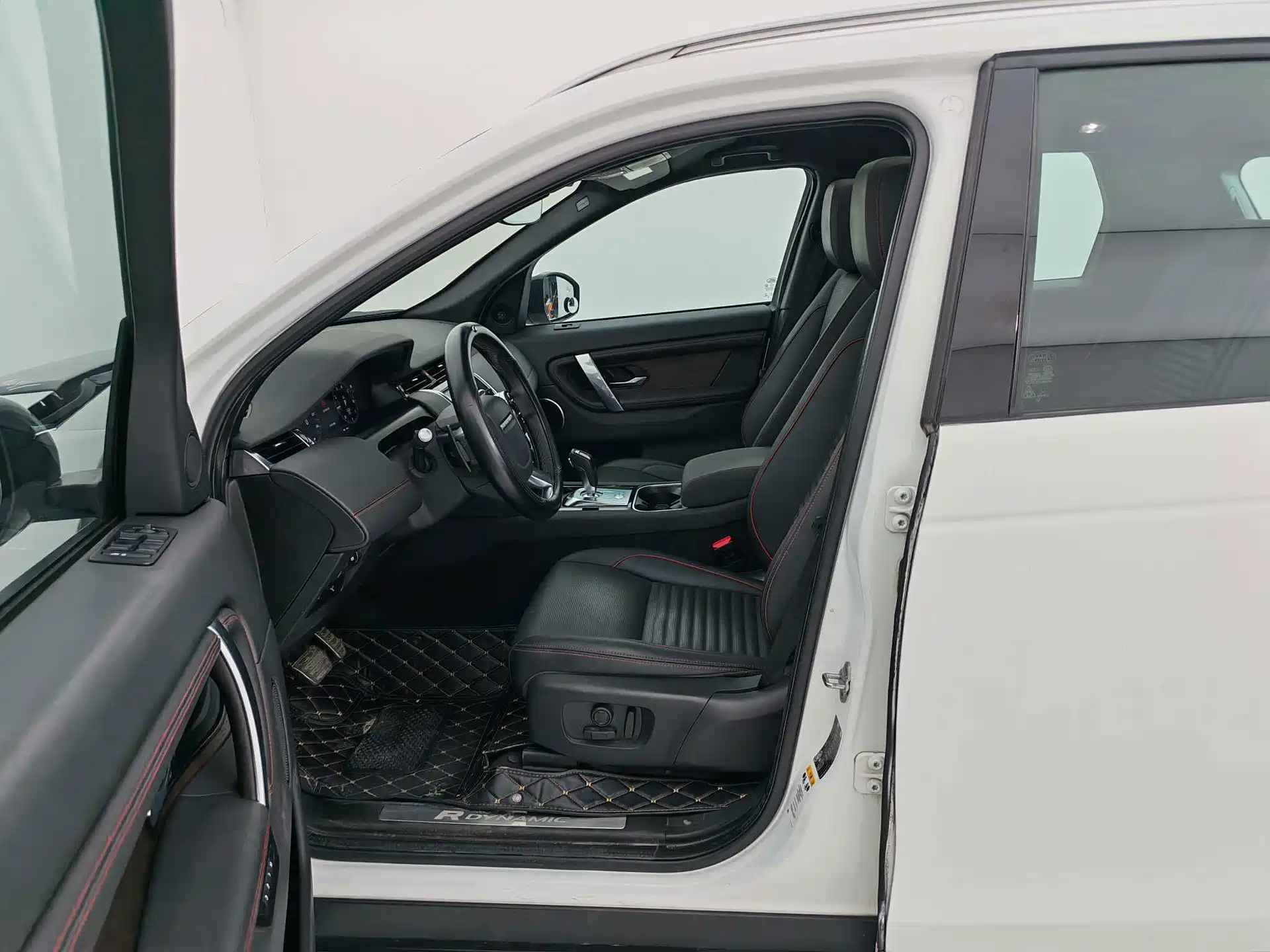 صورة 14 - Land Rover Discovery Sport