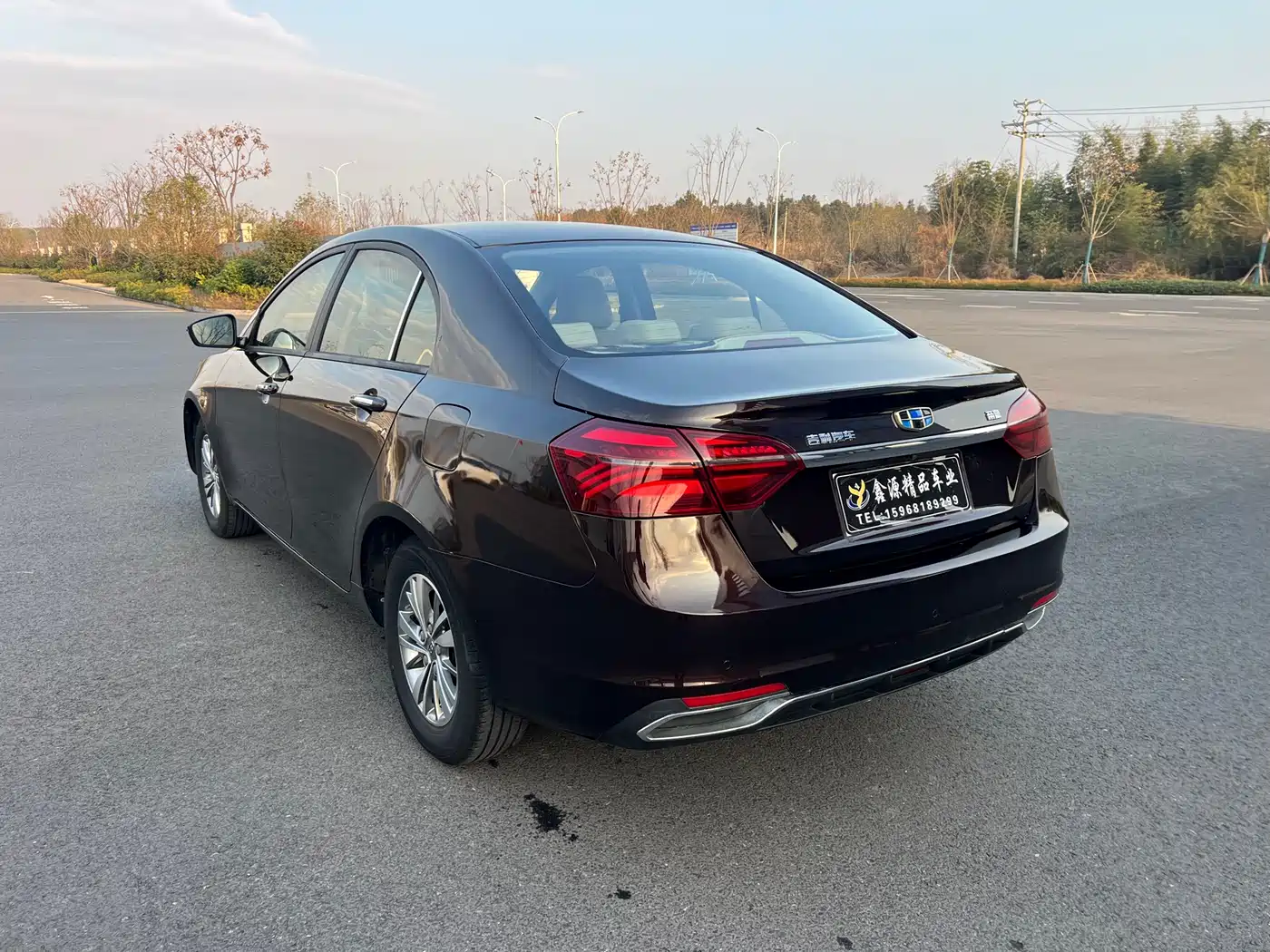 Фото 4 - Geely Emgrand