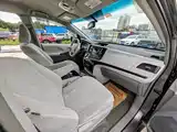 Photo 12 - Toyota Sienna