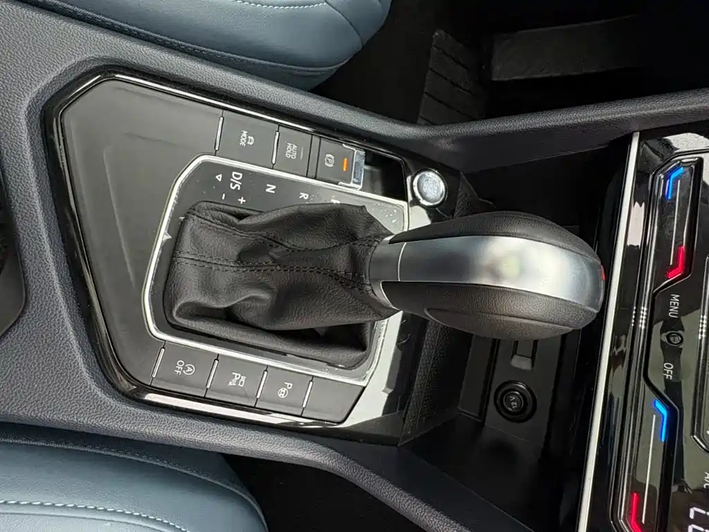 Volkswagen Tharu 2024 300TSI 2WD Moon Premium Edition фото 10
