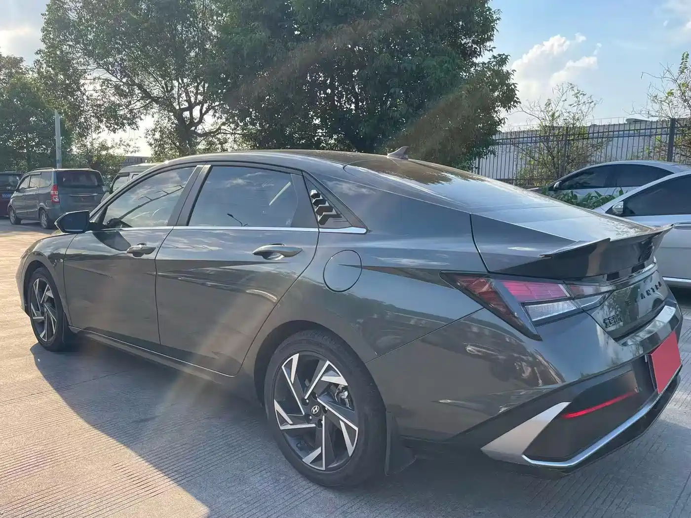 Hyundai Elantra 2023 1.5L CVT GLX Elite Edition фото 11