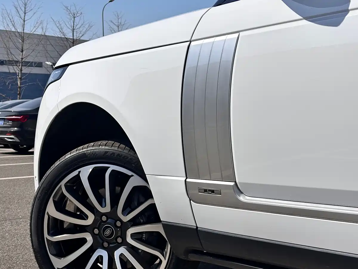 Land Rover Range Rover 2022 3.0 L6 400PS Prestige Genesis Extended Edition фото 10