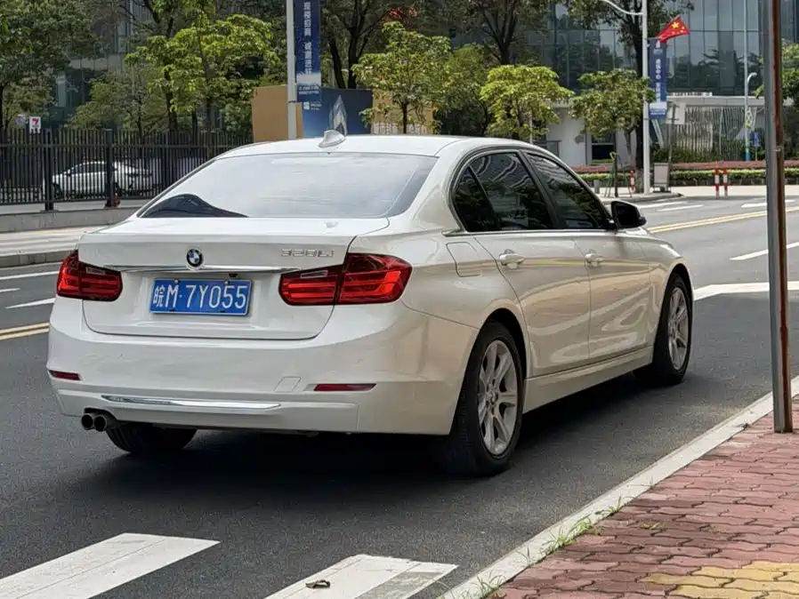 Photo 6 - BMW 3 Series
