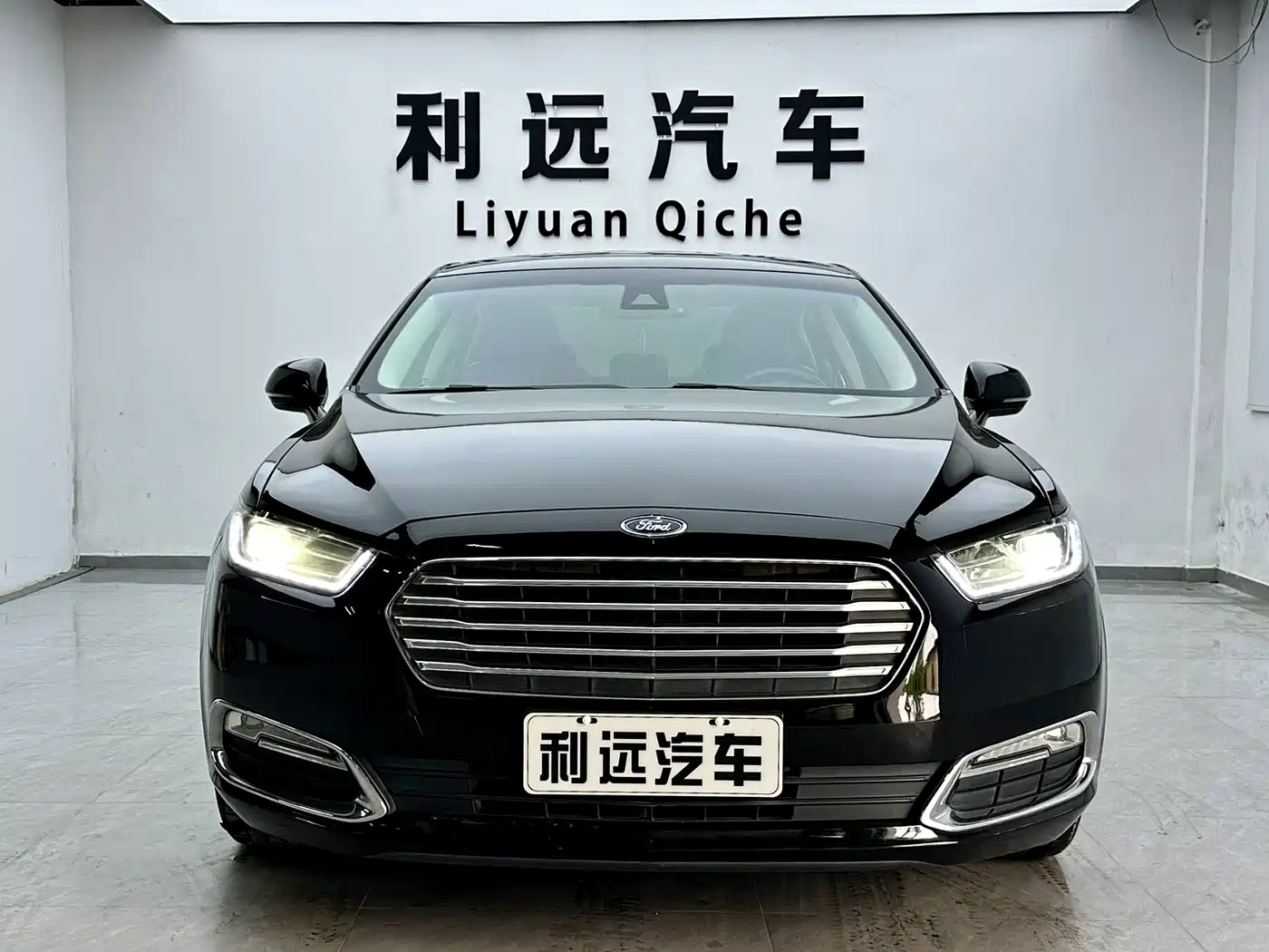 Фото 2 - Ford Taurus