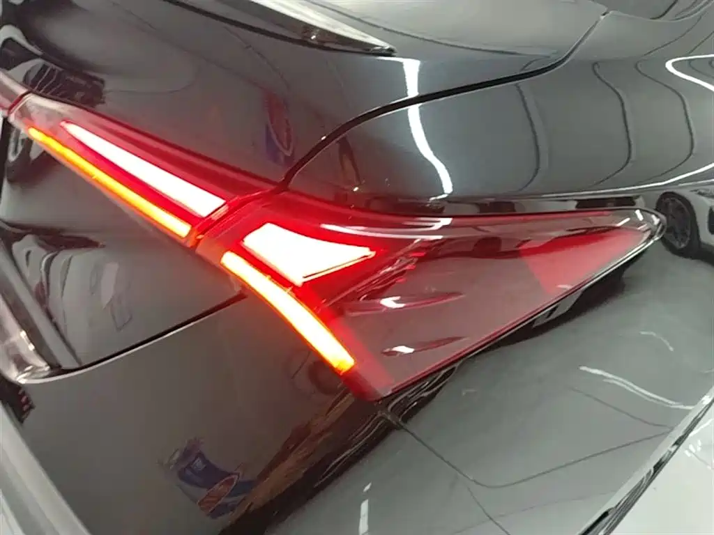 Toyota Avalon 2022 2.5L Progressive Edition фото 8