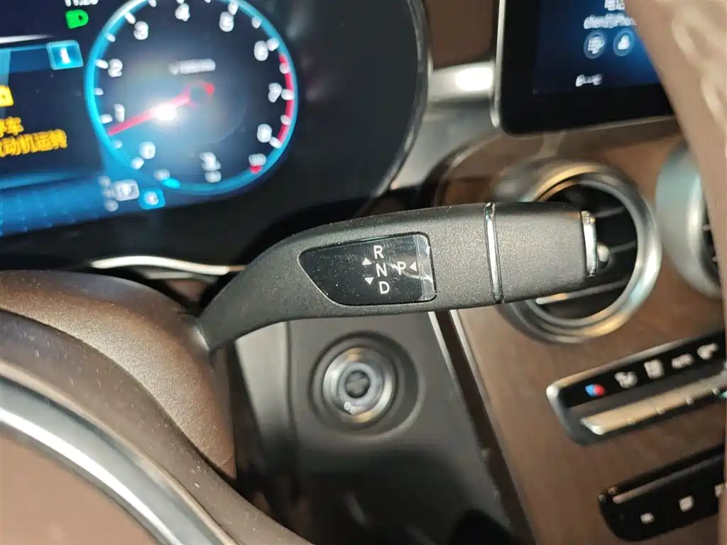 MERCEDES-BENZ GLC