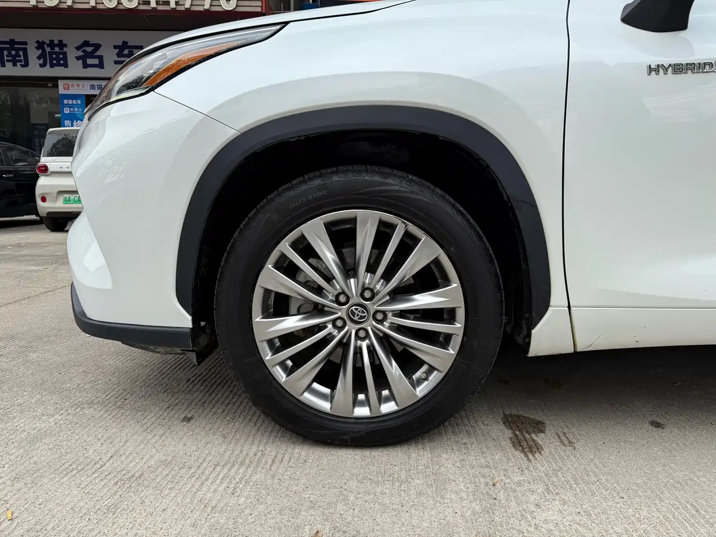 Toyota Highlander 2023 2.5L Smart Hybrid Dual Engine AWD Luxury 7-Seater фото 29