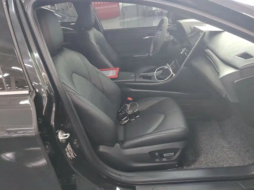 Toyota Avalon 2022 Hybrid 2.5L Luxury Edition фото 24