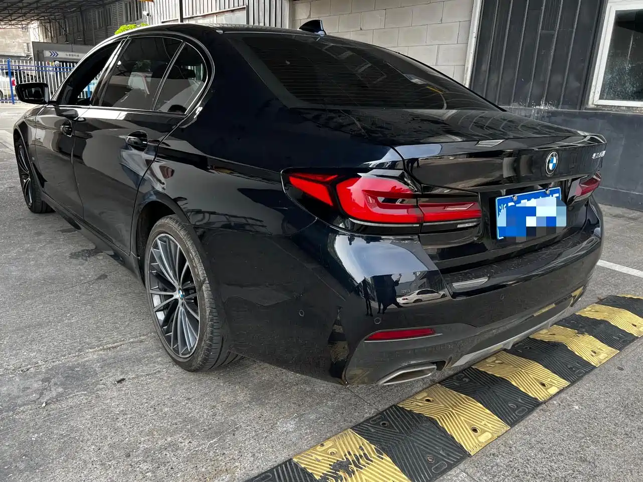 BMW 5 Series 2023 530Li Leading M Sport Package фото 19