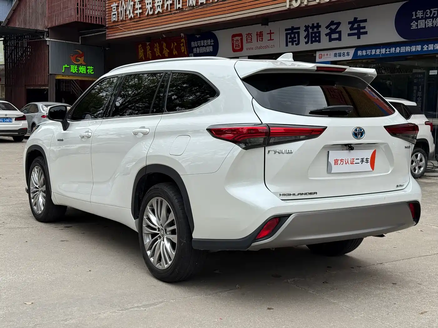 Toyota Highlander 2023 2.5L Smart Hybrid Dual Engine AWD Luxury 7-Seater фото 6