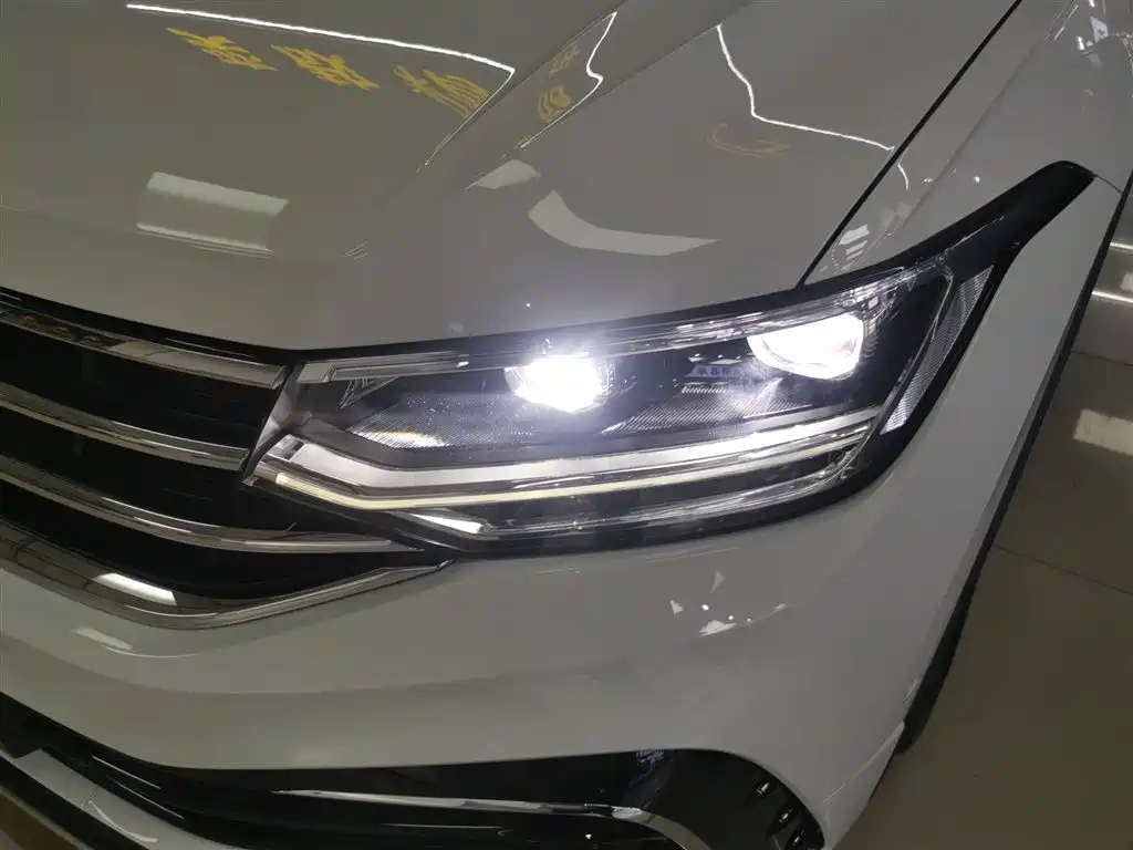 Volkswagen Tiguan L 2023 330TSI Auto 2WD R-Line Premium Edition фото 15
