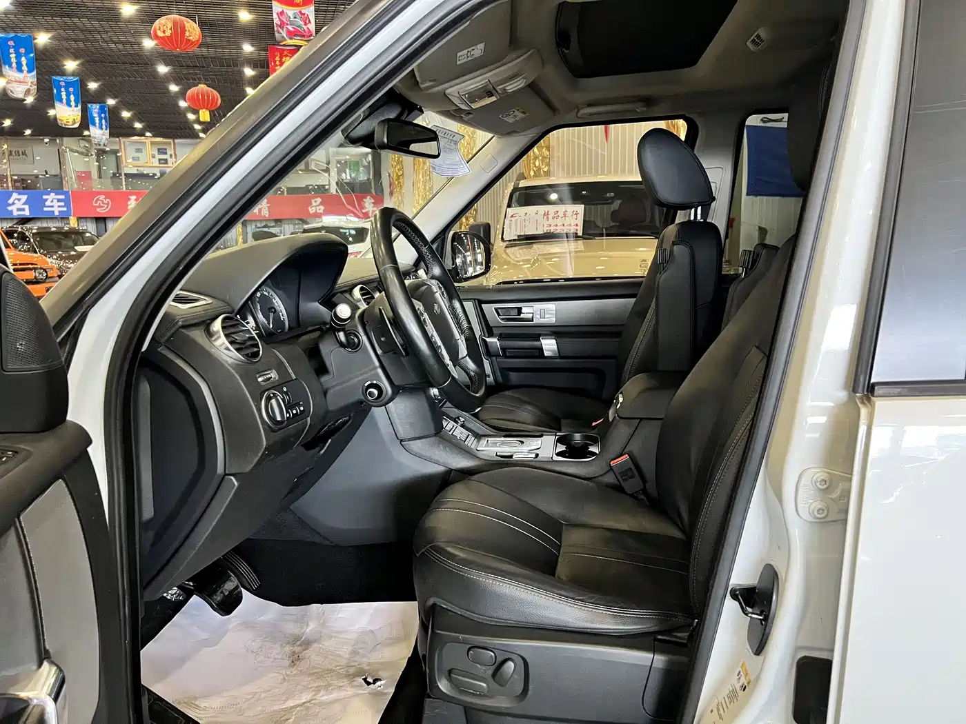 Land Rover Discovery 2016 3.0 SC V6 HSE фото 4