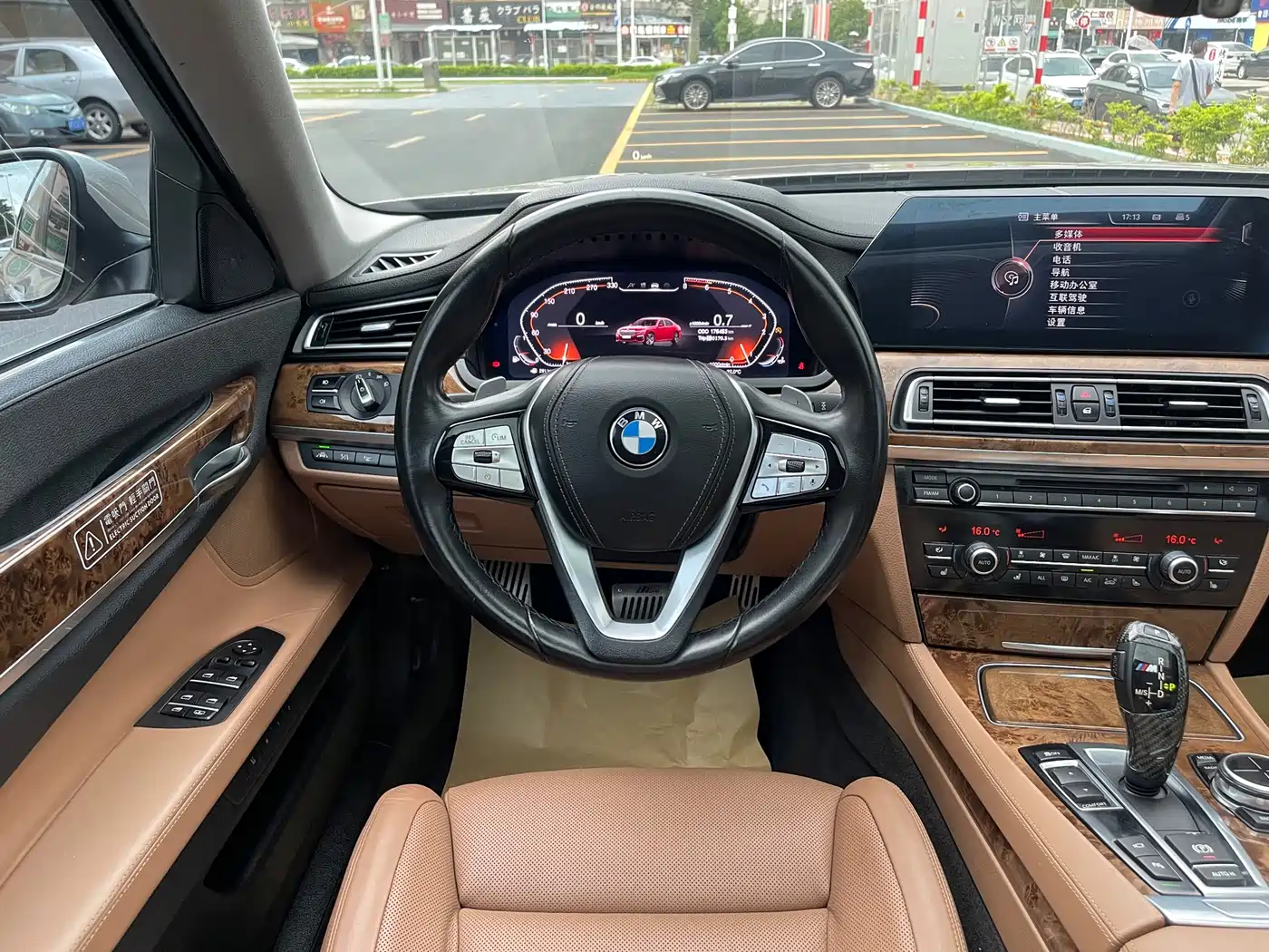 BMW 7 Series 2013 Model 740Li Luxury фото 13