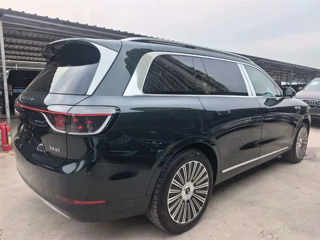 AITO Wenjie AITO M9 2025 Extended Range Ultra 52kWh 6-Seater фото 9