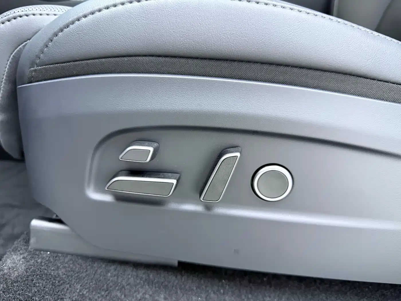 Tesla Model Y L 2026 2025 Facelift Long Range AWD