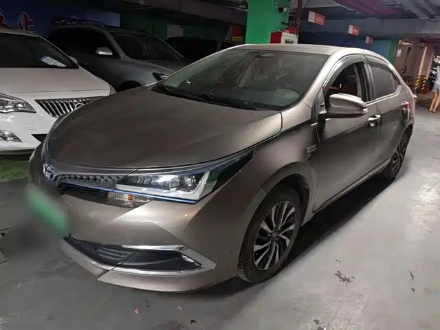  Toyota Corolla Twin Engine E+ 2019 1.8L E-CVT Luxury Edition