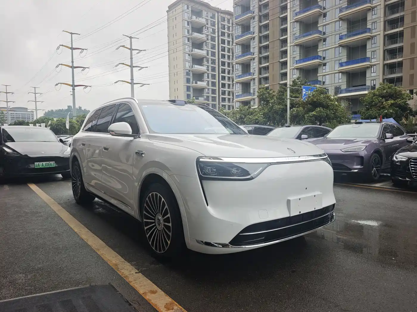 AITO Wenjie AITO M8 2025 Extended Range Ultra 53.4kWh 6-Seater фото 3