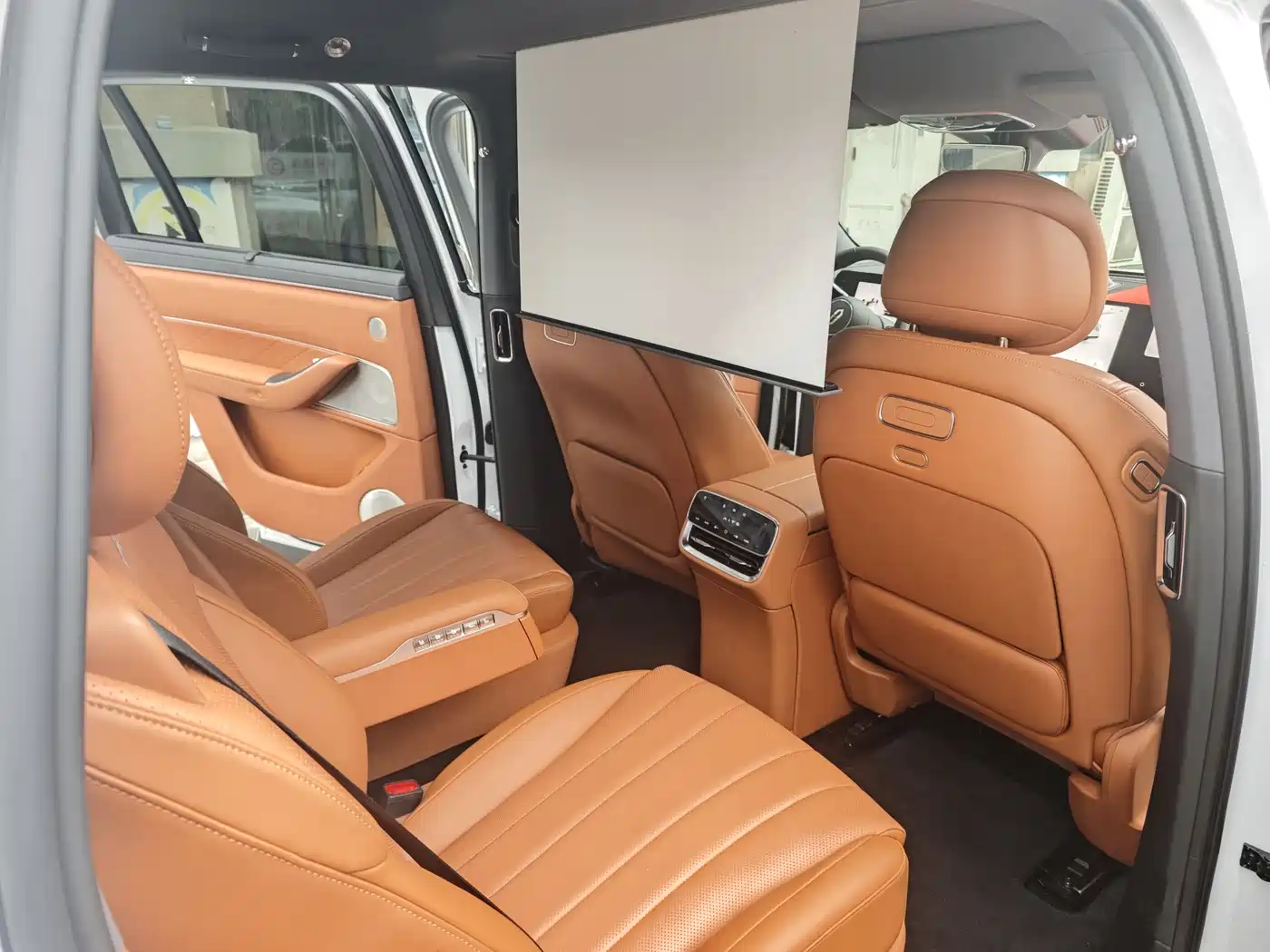 AITO Wenjie AITO M8 2025 Extended Range Ultra 53.4kWh 6-Seater фото 15