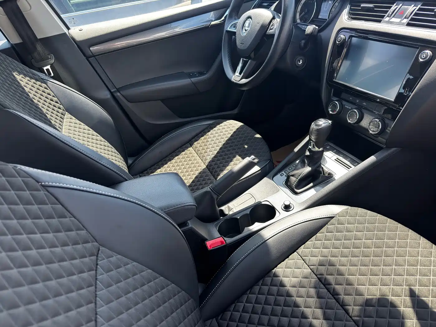 Škoda Octavia 2018 Model Wagon TSI280 DSG Luxury Edition фото 7
