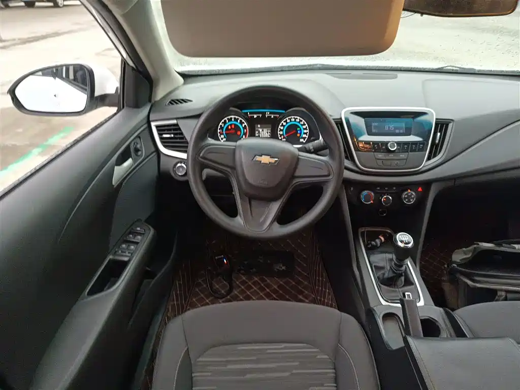 Chevrolet Cavalier 2016 1.5L Manual Enjoyment Edition фото 7