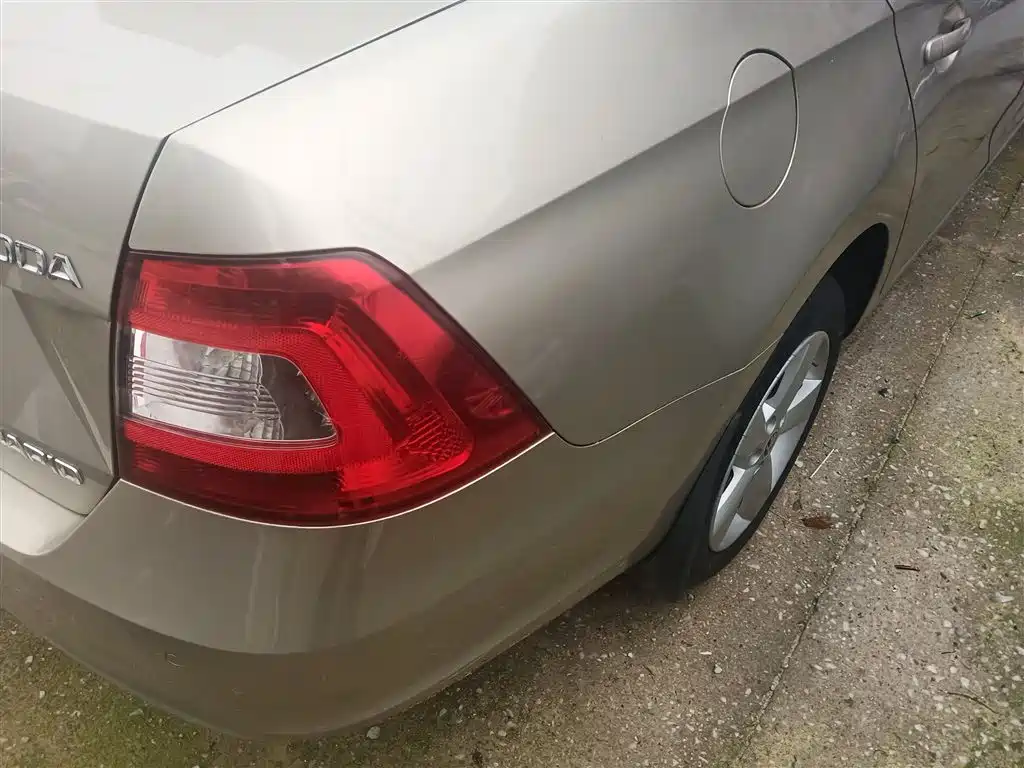 Škoda Rapid 2015 1.6L Automatic Smart Selection фото 8