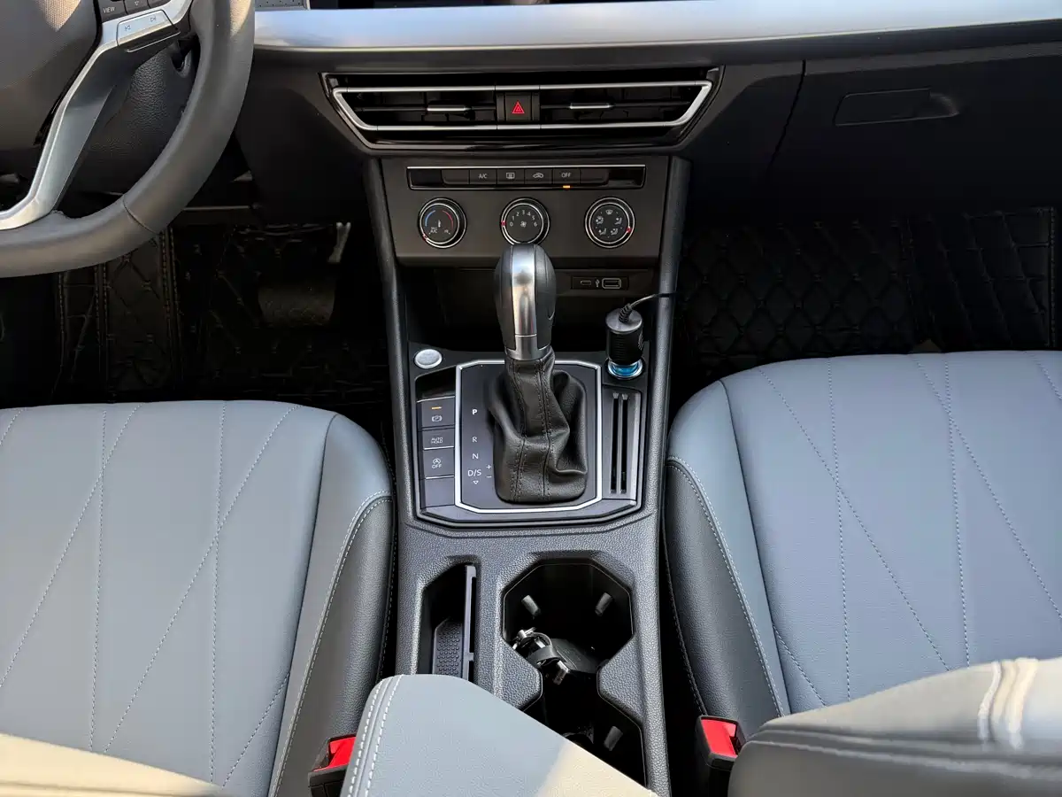 Volkswagen Lavida 2024 Model 1.5L Automatic Starlight 5 Million Edition фото 12