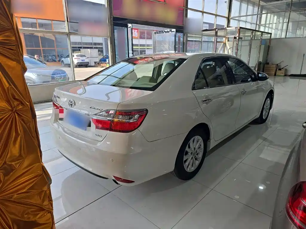 Toyota Camry 2016 2.0G 10th Anniversary Leading Edition фото 7