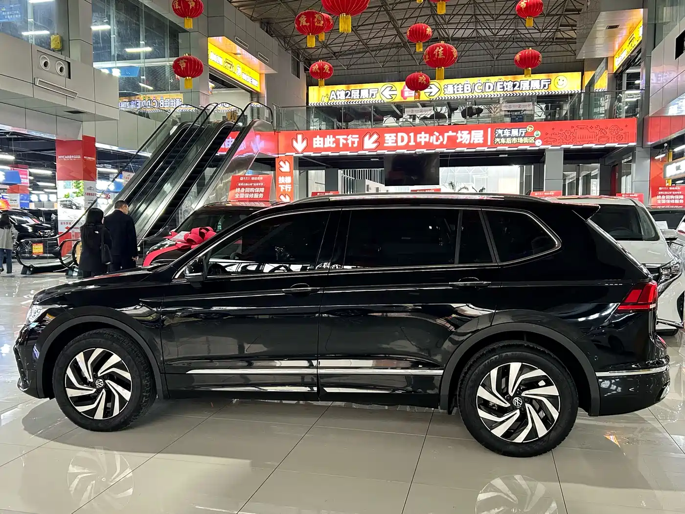 Volkswagen Tiguan L 2024 Outstanding 330TSI Auto 2WD R-Line Dragon Glory Edition фото 12