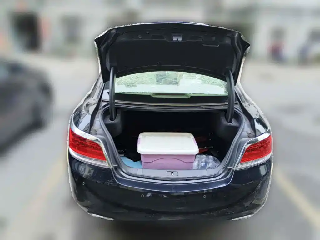 Photo 5 - Buick LaCrosse