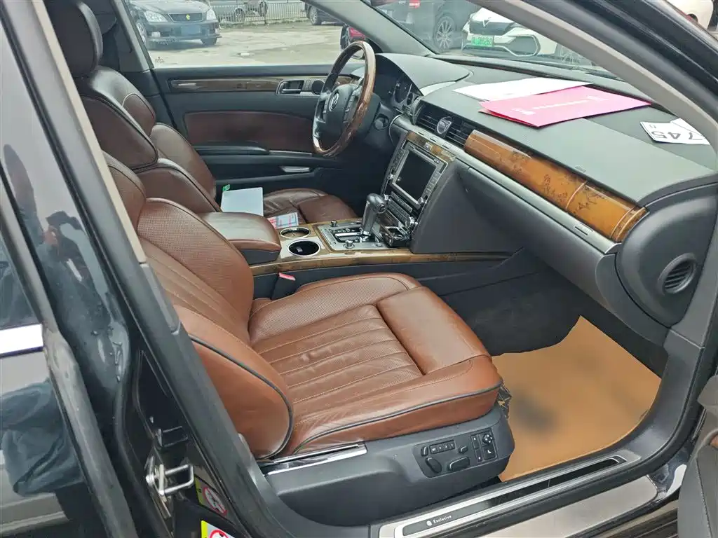Volkswagen Phaeton 2012 3.0L Elite Custom фото 25