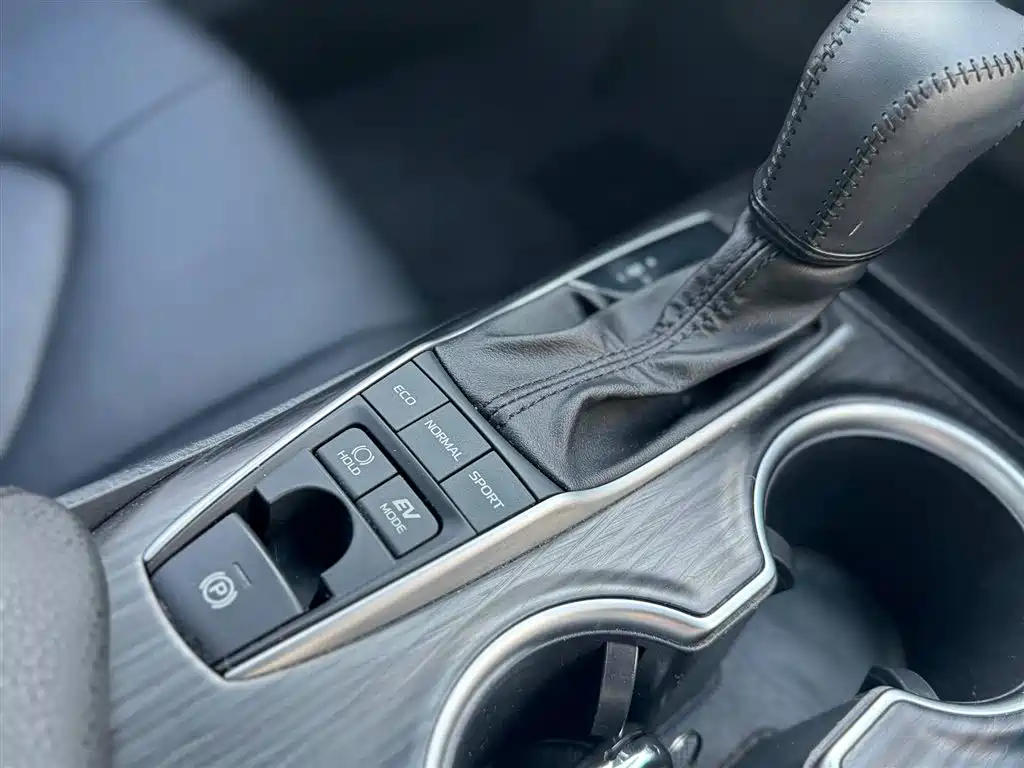 Toyota Camry 2021 Hybrid 2.5HGVP Leading Edition фото 9