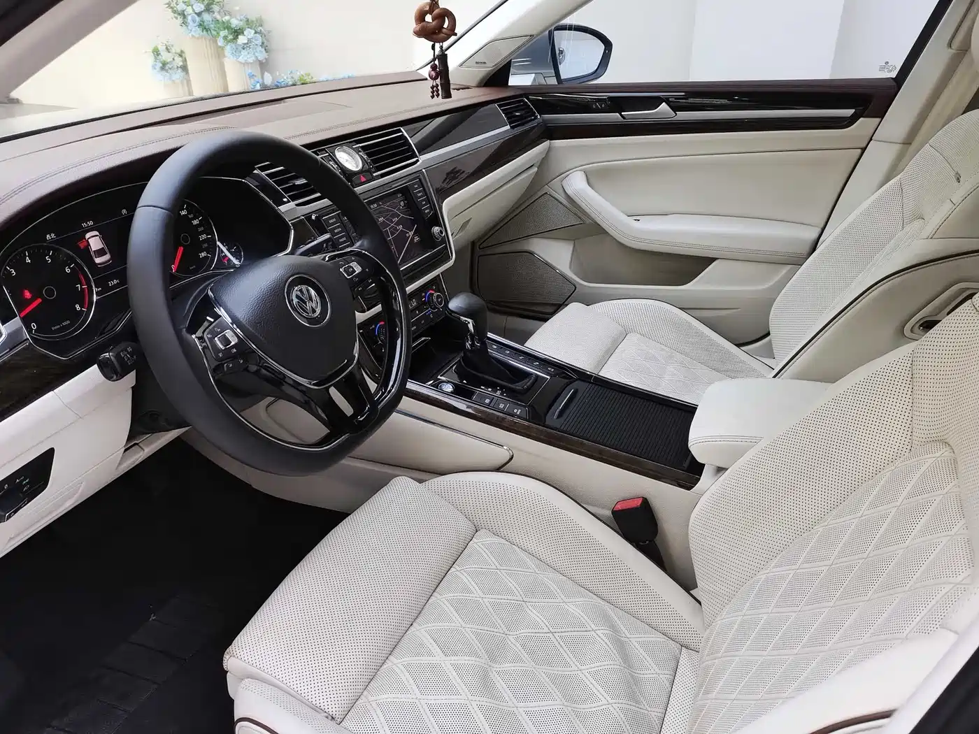 Volkswagen Phideon 2016 380TSI 2WD Executive Edition фото 7