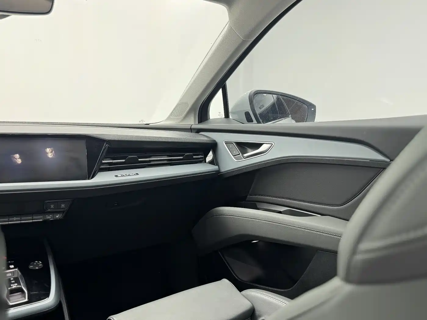 Audi Q5 e-tron 2023 40 e-tron Starlight Edition Mecha Package фото 12