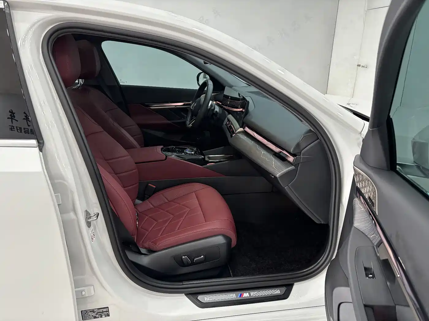 BMW 5 Series 2024 530Li Leading M Sport Package фото 25
