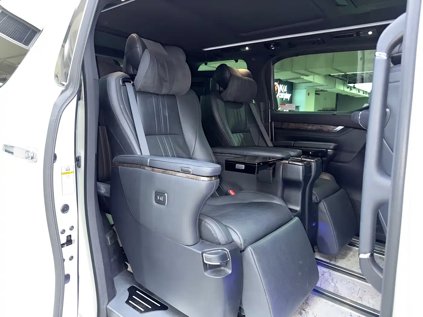 Toyota Alphard 2021 Hybrid 2.5L Premium фото 24