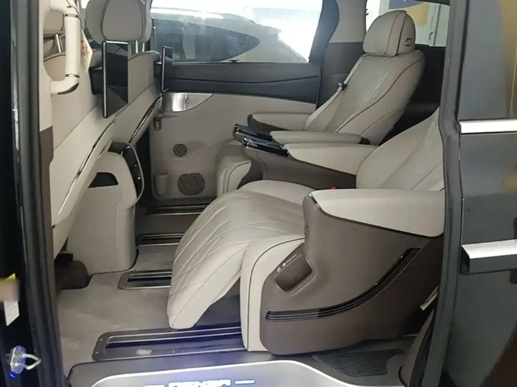 Denza D9 2022 DM-i 970 All-Wheel Drive Honor Edition фото 17
