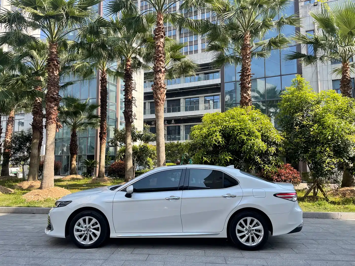 Toyota Camry 2023 2.0G Luxury Edition фото 7