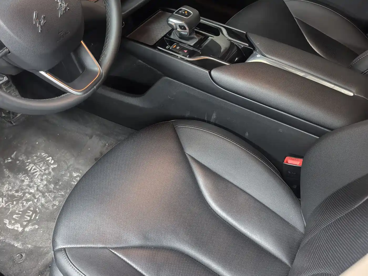 Hongqi E-QM5 2021 Ride-hailing Charging T3 Edition 4-seater фото 11