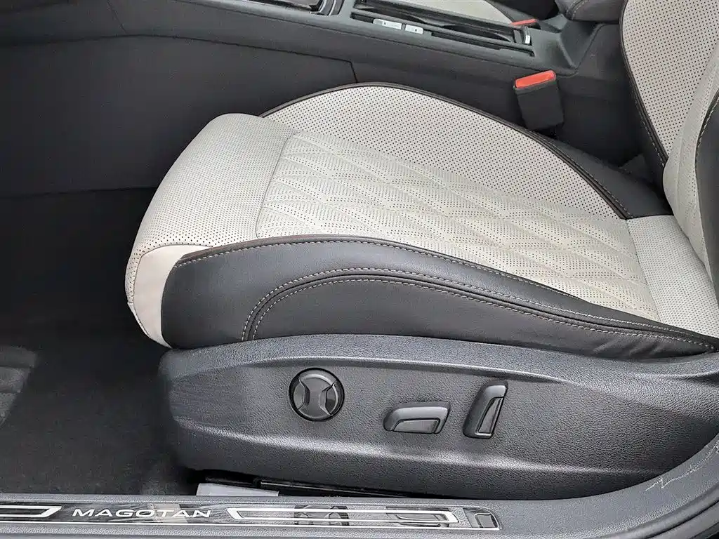 Volkswagen Magotan 2023 Model 2 Million Commemorative Edition 330TSI DSG Luxury фото 20