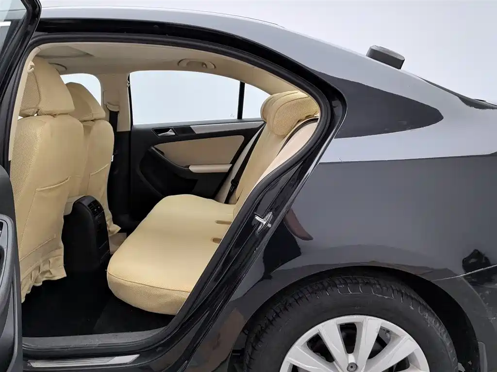Volkswagen Sagitar 2014 1.6L Manual Comfort фото 15