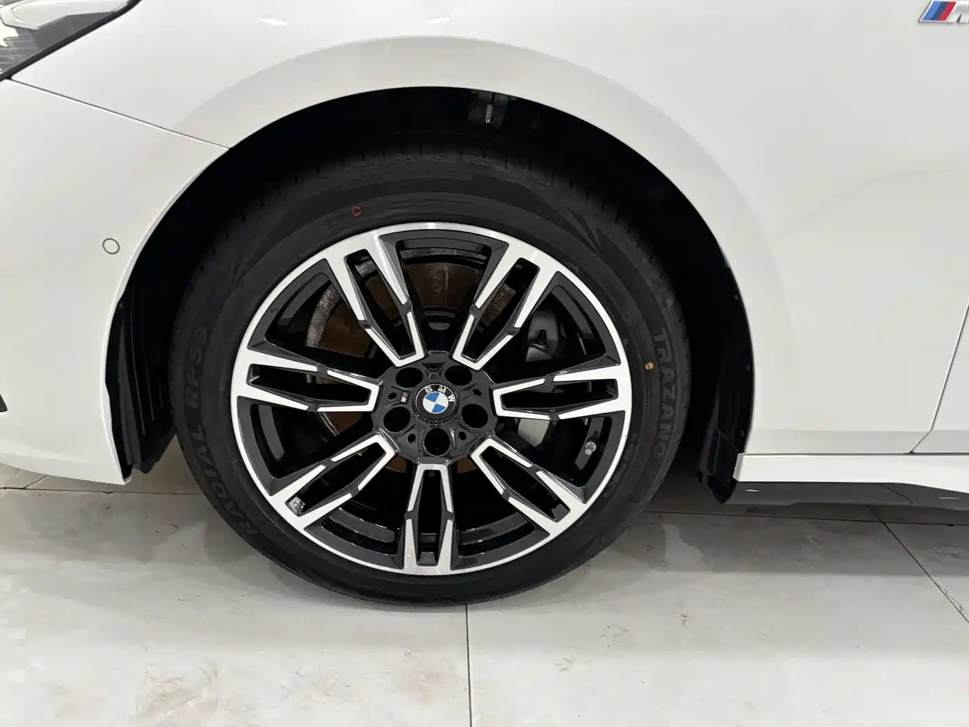 BMW 5 Series 2024 530Li Leading M Sport Package фото 31