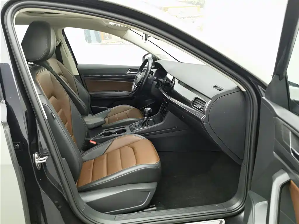 Volkswagen Lavida 2021 280TSI DSG Luxury Edition фото 23